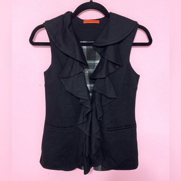 Alice + Olivia Black Ruffled Vest. V3 - Picture 3 of 9
